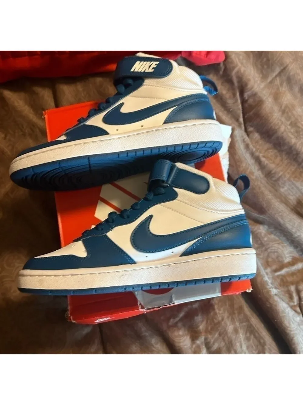 Nike court borough mid 2